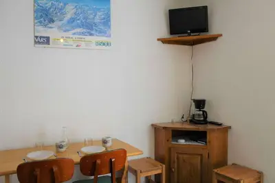 Image de 10m du centre station, 1er étage, balcon, télévision, casier à ski, 38m², Vars