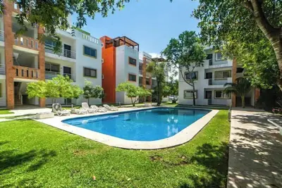 Image de Airport condo w/ King Bed pool, security, kids game park + bbq area with lounge!
