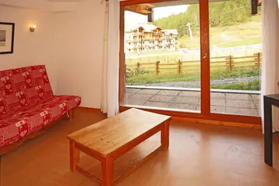 Image de Étage -1, vue pistes de ski, piscine, sauna, balcon, télévision, casier à ski, 29m², Les Orres
