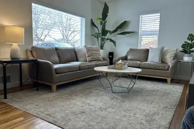 Image de Near Bsu • Fenced Yard • Parking • Granite Kitchen • Easy Downtown Access