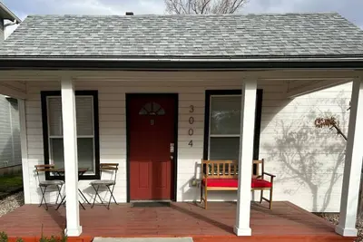 Image de The Red Bench Cottage | Historic Charm • Fenced Yard • Walk to Hyde Park • Central Boise