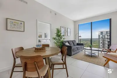 Image de Doral 2bd Condo with Skyline Views and Fitness Center