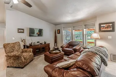 Image de ⭐️ Riverbend Retreat ⭐️ Riverfront⭐️Relax by the fire