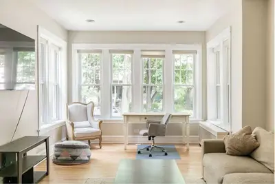 Image de Large Apartment great for families! Close to everything w Free Parking