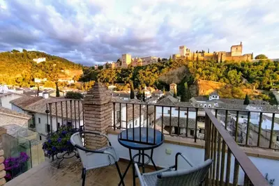 Image de Side views studio. Arab wall