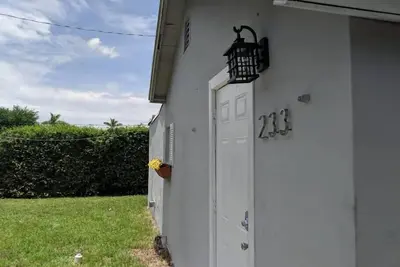 Image de 3 Bedroom Miami Home, 15 Minutes to the Beach!