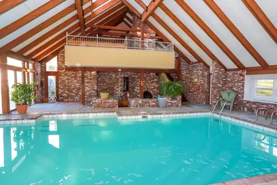 Image de Mountainside Estate. Private Indoor Pool, near Ragged Mtn. & Sunapee, sleeps 28