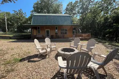 Image de Cabin at the Cove. A hidden cabin walking distance to a private cove.