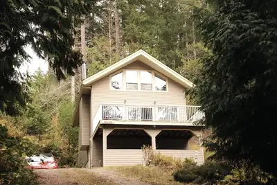 Image de Welcome to our family cottage located in nature with a short walk to the beach.