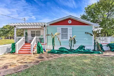 Image de Walk to Cedar Creek Reservoir: Home w/ Fire Pit!