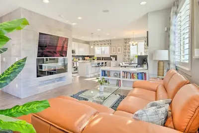 Private Balcony: Pet-Friendly Denver Escape!