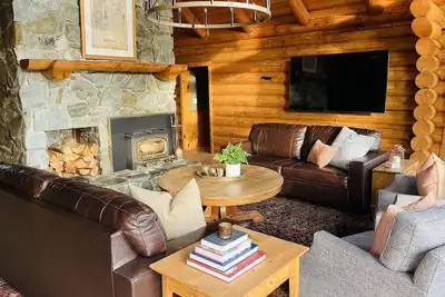 Image de The Lodge at Dolan Creek Farm with private hot tub.