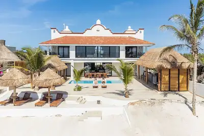 Image de Bella Vita - 8 Bedroom, beachfront, hacienda style villa