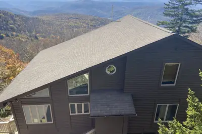 Image de 5br Chalet at Snowshoe w/ Hot Tub and On-Call Van