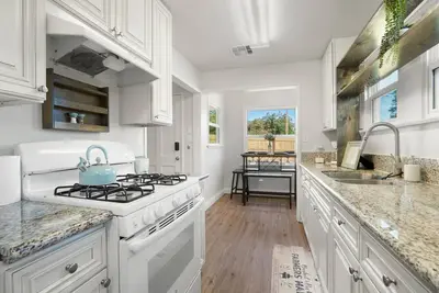 Image de Stunning Private House with large Patio