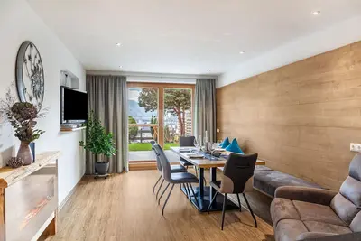 Image de Appartement \"Hochzillertal Gartenwohnung\" avec vue sur les montagnes, terrasse et Wi-Fi.