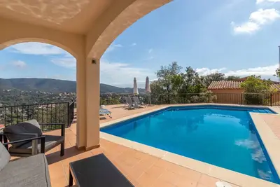 Villa \"Kristi\" avec piscine privée, vue sur la mer et Wi-Fi.