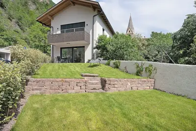 Image de Appartement \"Haus Weinblick Apt 3\" avec vue sur la montagne, terrasse et Wi-Fi