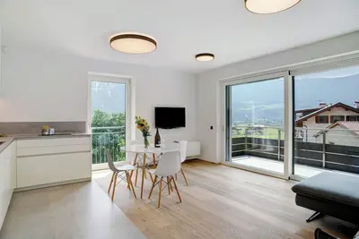 Image de Appartement \"Haus Weinblick 5\" avec vue sur les montagnes, jardin et Wi-Fi