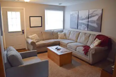 Image de Cozy Ski Condo Close to Ski Resorts!