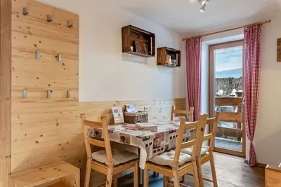 Image de Appartement de vacances \"Mountainfarm Innertrein Wald\" avec vue sur les montagnes, balcon et Wi-Fi.