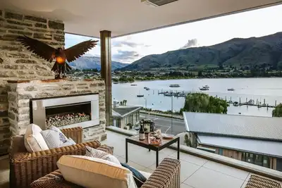 Image de Nautilus Penthouse - Lake views - Walk to town