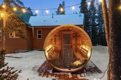 Image de Cozy mountain retreat for families near Breckenridge Skiing + Hiking country