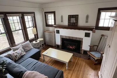 Image de Hygge House: fireplace and garage