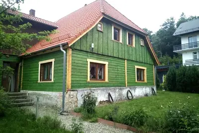 Image de Maison de vacances verte Ă Piechowice avec jardin