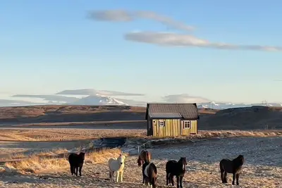 Image de Bjalli, house on the elven slope with a view of Hekla volcano