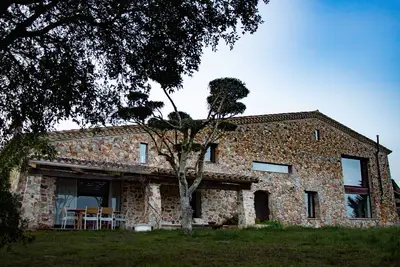 Image de Appartement Barcelone est dans une maison de campagne au la forêt avec piscine