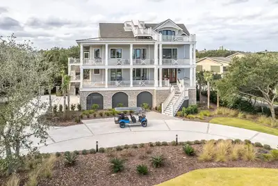 Image de Steps to Sand, Ocean Views, Game Room, Private Pool + Outdoor Kitchen