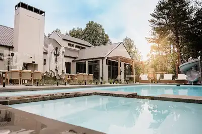 Image de Berry Luxury Barn House