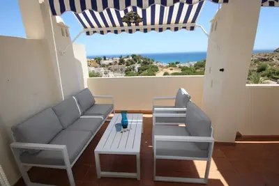 Image de Charmant appartement avec ascenseur pour descendre à la piscine et aux jardins.