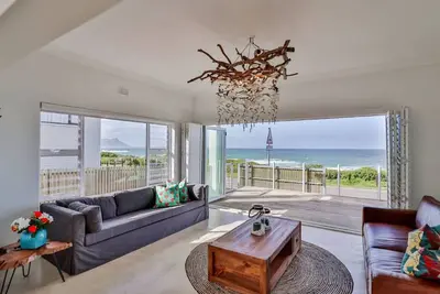 Image de 78 Beach Road - Oceanfront Cottage with Splash Pool & Sea Views