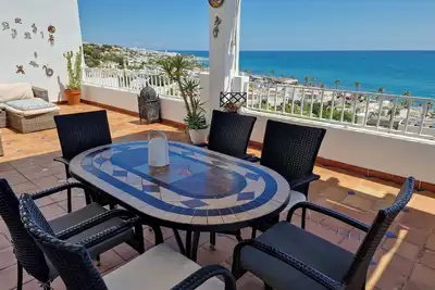 Image de Appartement moderne pour 4  avec vue imprenable sur la mer  avec piscine
