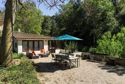 Image de Tranquil, rustic, riverside retreat