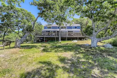 Image de Spectacular Chilmark Sunset Water Views, Walk to Private Beach, Trails, Tennis!