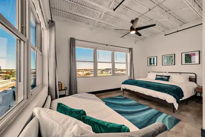 Image de The Pink Cheetah, Luxury Condo in Downtown Waco