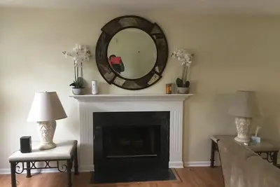 Image de Beautiful townhome 45 mins from Chicago