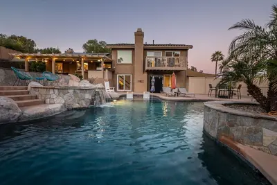 Image de The Hidden Retreat- Pool Slide/Game Room/Mini Golf/ Pool & Hot Tub