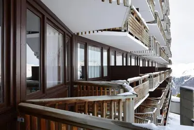 Image de À 10m des pistes de ski, vue montagne, balcon, télévision, casier à ski, 26m², La Plagne