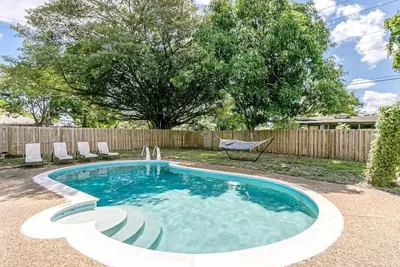 Image de Modern Spacious 5-Bedroom Home with Pool