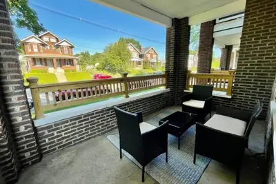 Image de Luxury Apt. Near Downtown / King Bed / Hot Tub / Private Patio