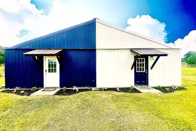 Image de Natty Nestle White Just Minutes from Historic Downtown Natchitoches/ Cane River