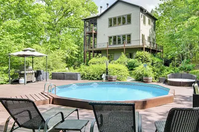 Image de Hot Tub & Trail Access: 'Treehouse' in Landrum!