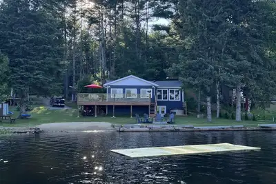 Image de Waterfront Family Cottage with Private Beach and Hot Tub