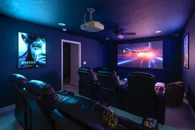 Image de #1 Rated Mansion • Heated Pool/Spa • Theater • Peloton Gym • Game Room