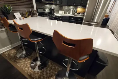 Image de Free Parking & Wifi in  Bucktown/Logan Square Apt, Close to Everything!