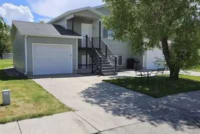 Image de single/multi family 4 bed 2 bath 2 garage